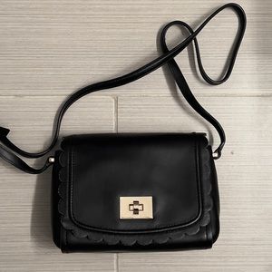 Kate Spade New York Maple Court Scallop Jazmin Black Smooth Leather Crossbody